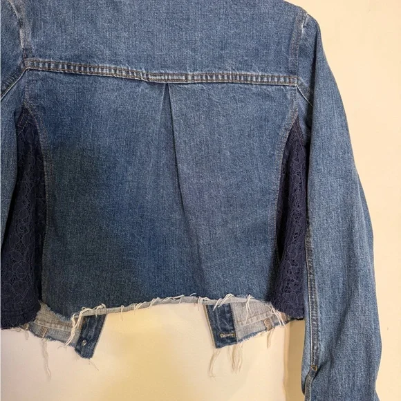 Free People Women's Cropped Denim Jacket with Lace Side Panels - Size XS - Picture 5 of 6